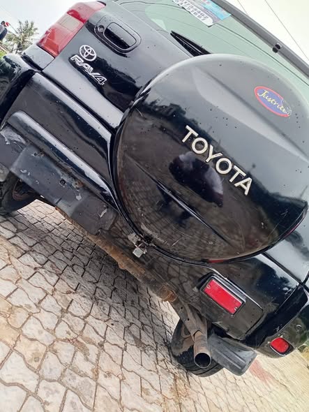 A picture of 2004 TOYOTA RAV4 FOR SALE