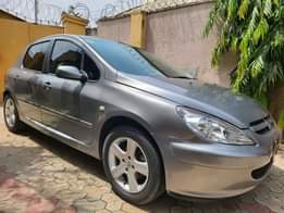 A picture of Extremely clean toks standard Peugeot 307 manual transmission with EW10