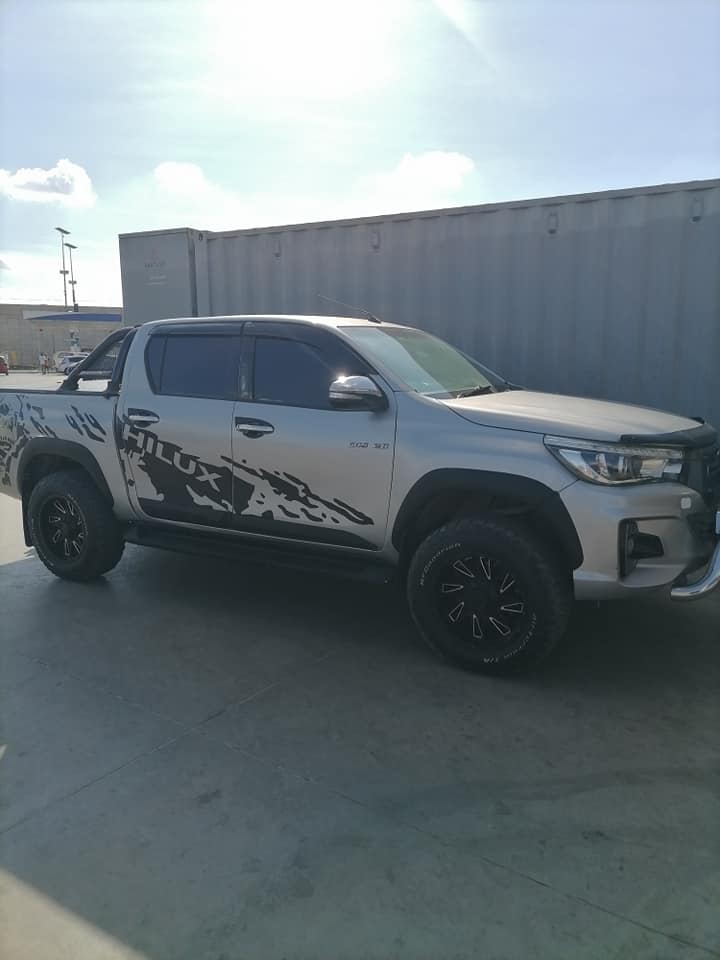 used toyota hilux