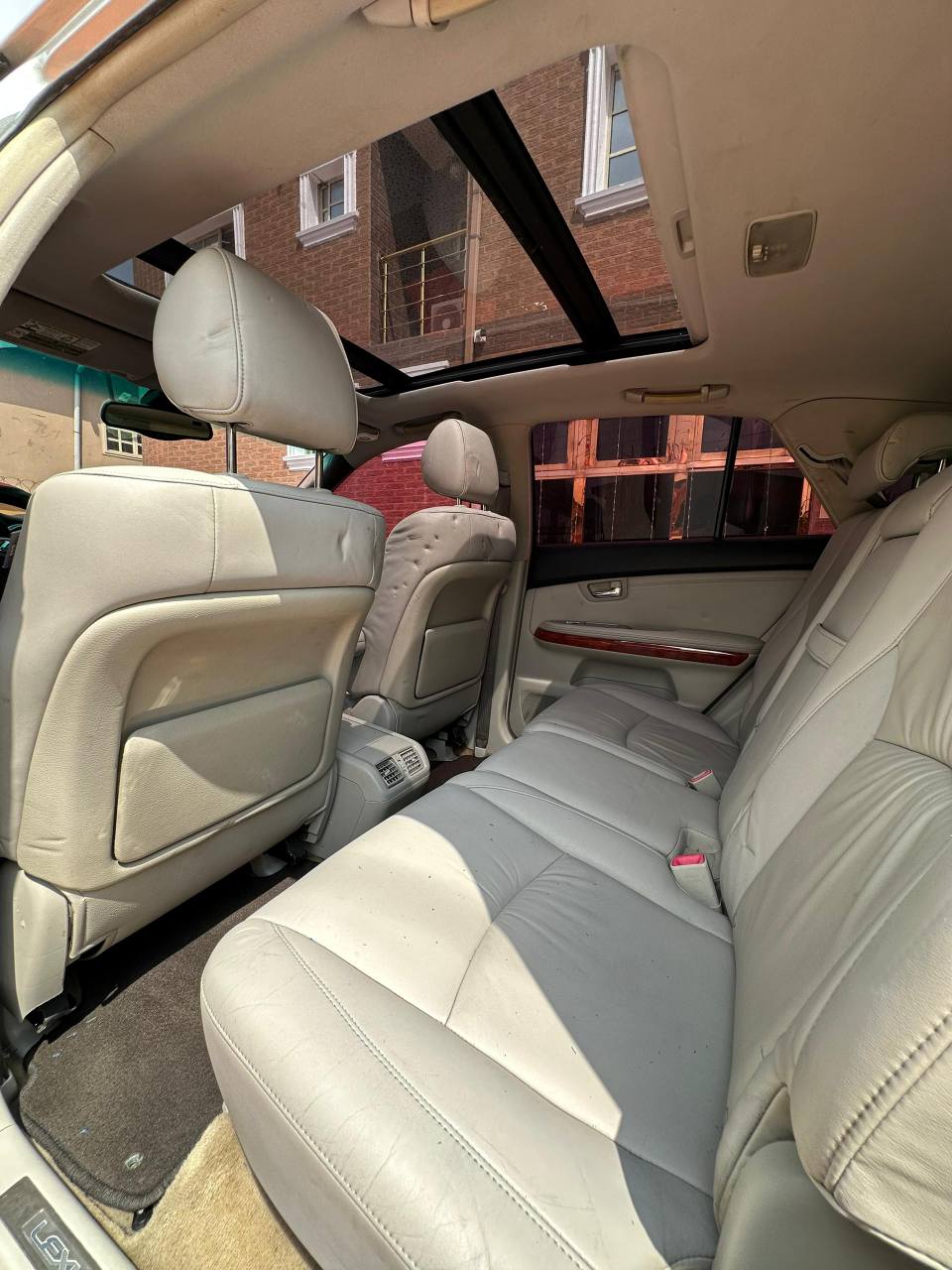 A picture of Lexus Rx330