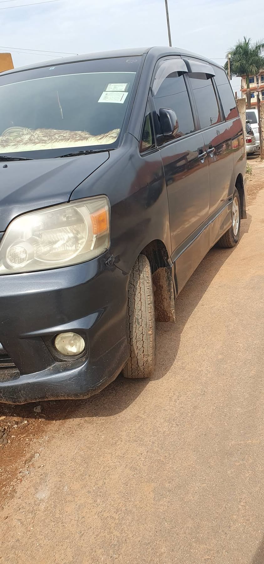 A picture of Toyota Noah