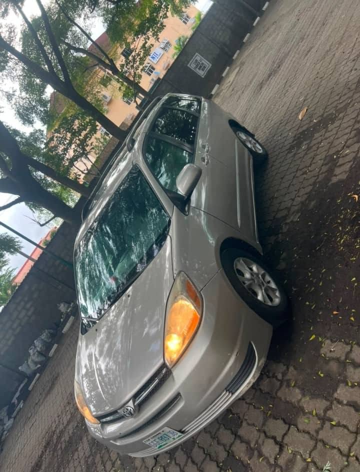 A picture of Toyota camry 2005