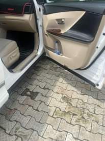 A picture of Toyota Venza XLE 2012 V6 full option registered toks standard