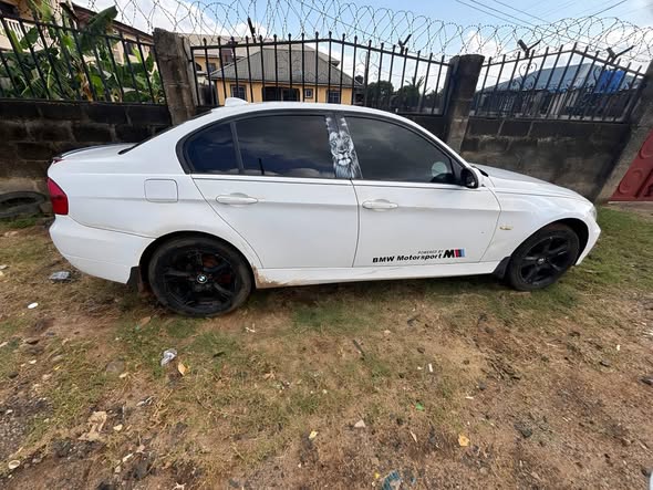 A picture of BMW 328i
