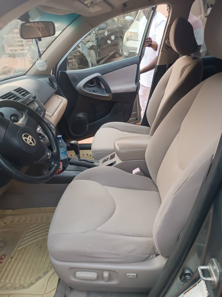 A picture of Toks standard 2008 model Toyota RAV4