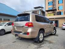 A picture of LANDCRUISER V8 REG DNZ YOM 2009 10 ENGENE 1VD DIESEL