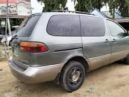 A picture of Distress market 2000 toyota sienna Engine silent Gear smooth Ac