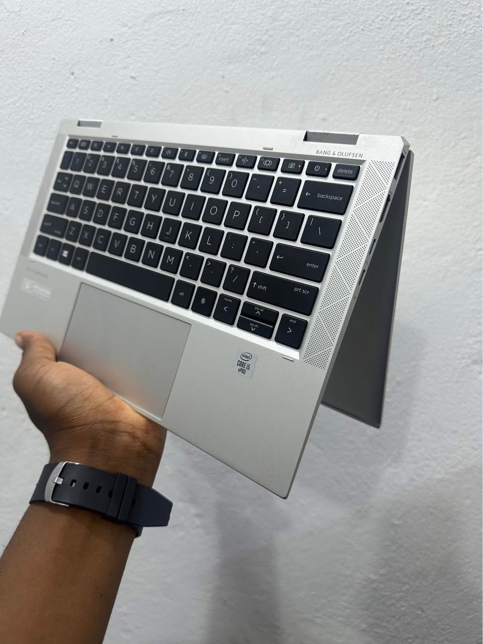 A picture of 10th gen Touchscreen x360 Hp Elitebook 1030 G8 Core i5