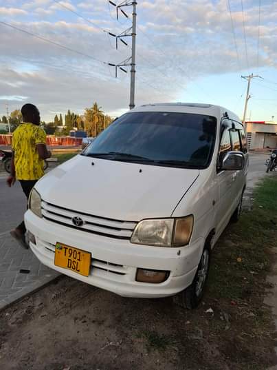 A picture of Toyota Noah Sr50 nzuri mno nauza milion 9 5 Tu