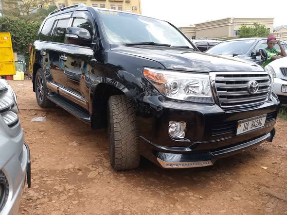 A picture of Toyota Land Cruiser V8 Model 2015 Petrol Engine 0787181703 0704482571
