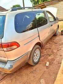 A picture of 2002 Toyota 1000 1000