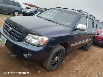 A picture of Highest grade 05 06 model Toyota Highlander Three rows seaters