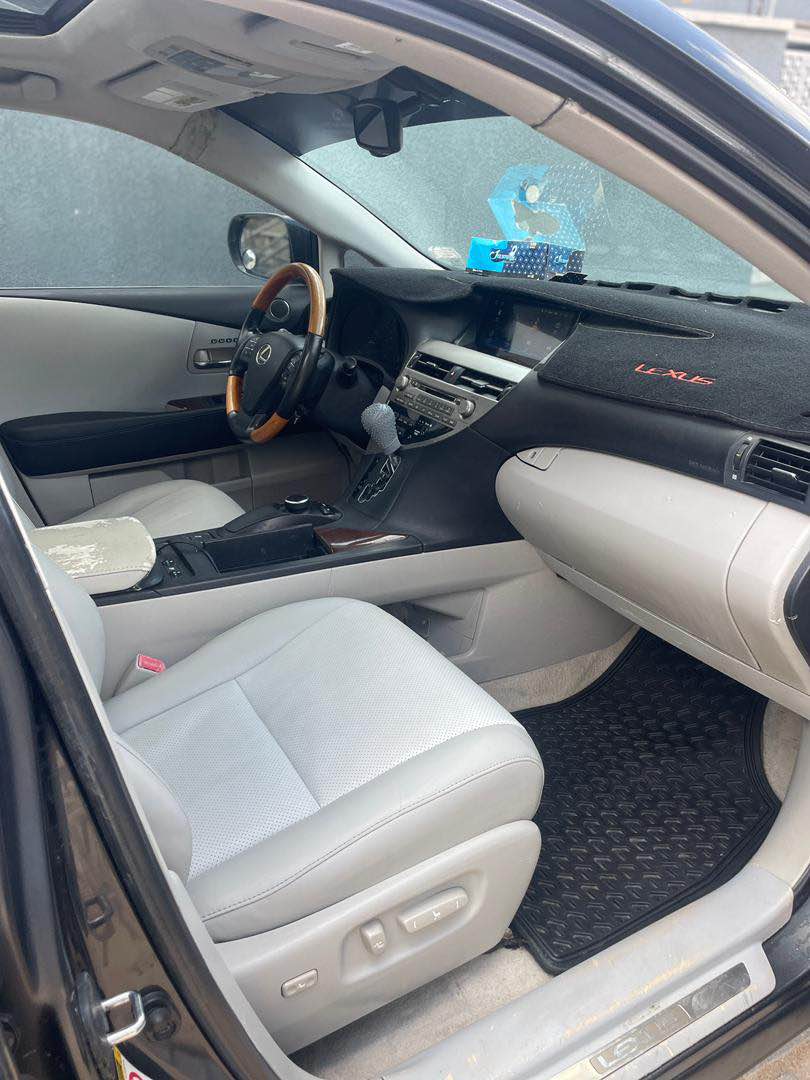A picture of Lexus Rx350 2015 dealer food