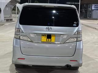 A picture of TOYOTA VELLFIRE