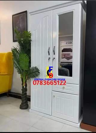 A picture of 250 000 kabati la nguo