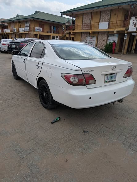 A picture of Lexus ES330