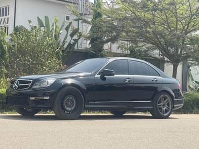 A picture of MERCEDES BENZ C350