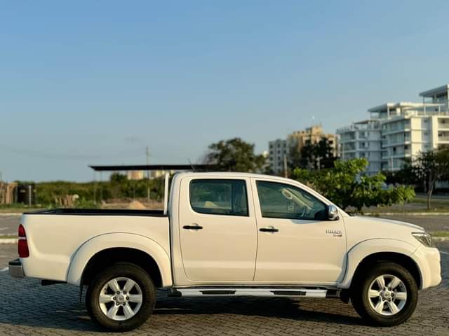 A picture of TOYOTA PICK UP DOUBLE CABIN BEI 50M