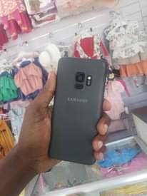 A picture of Samsung s9 plain 64gb