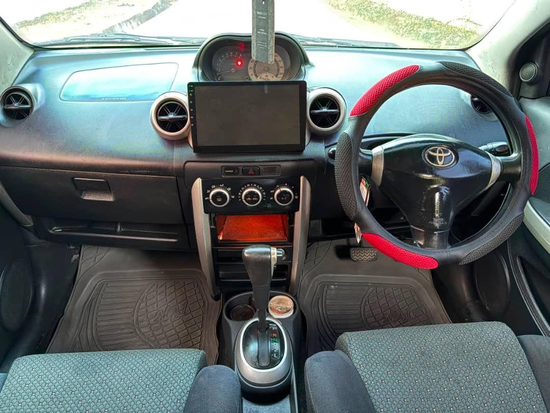 A picture of TOYOTA IST