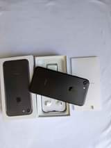 A picture of Iphone 7 plain 32Gb used na Box lake