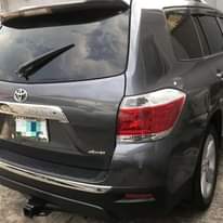A picture of Toyota Highlander 2012