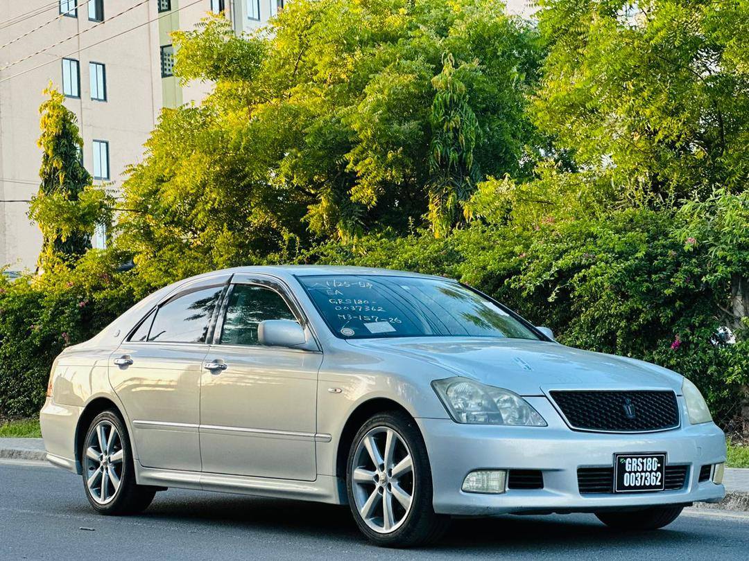 A picture of CROWN ATHLETTE