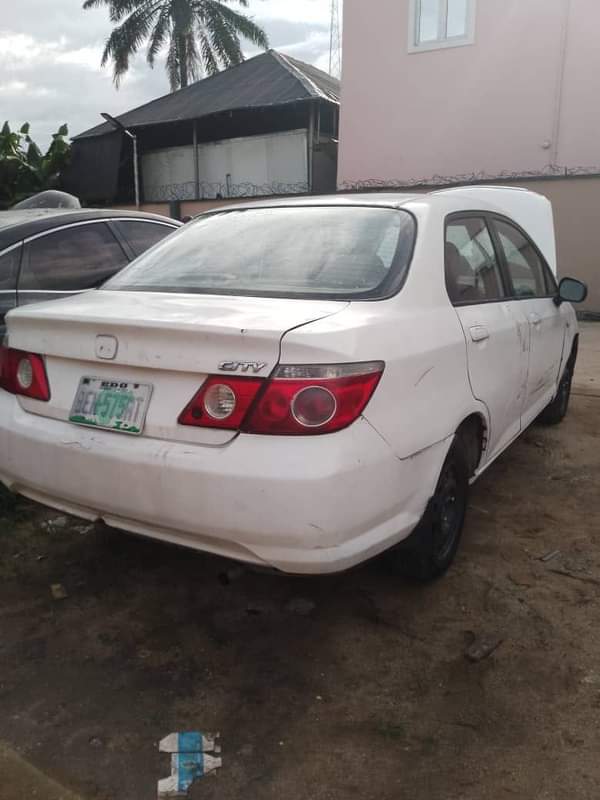 A picture of Honda City 2006 AUTOMATIC TRANSMISSION Bolt standard ENGINE AC needs