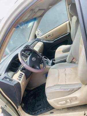 A picture of highlander 03 available nothing to fix buy and drive Price