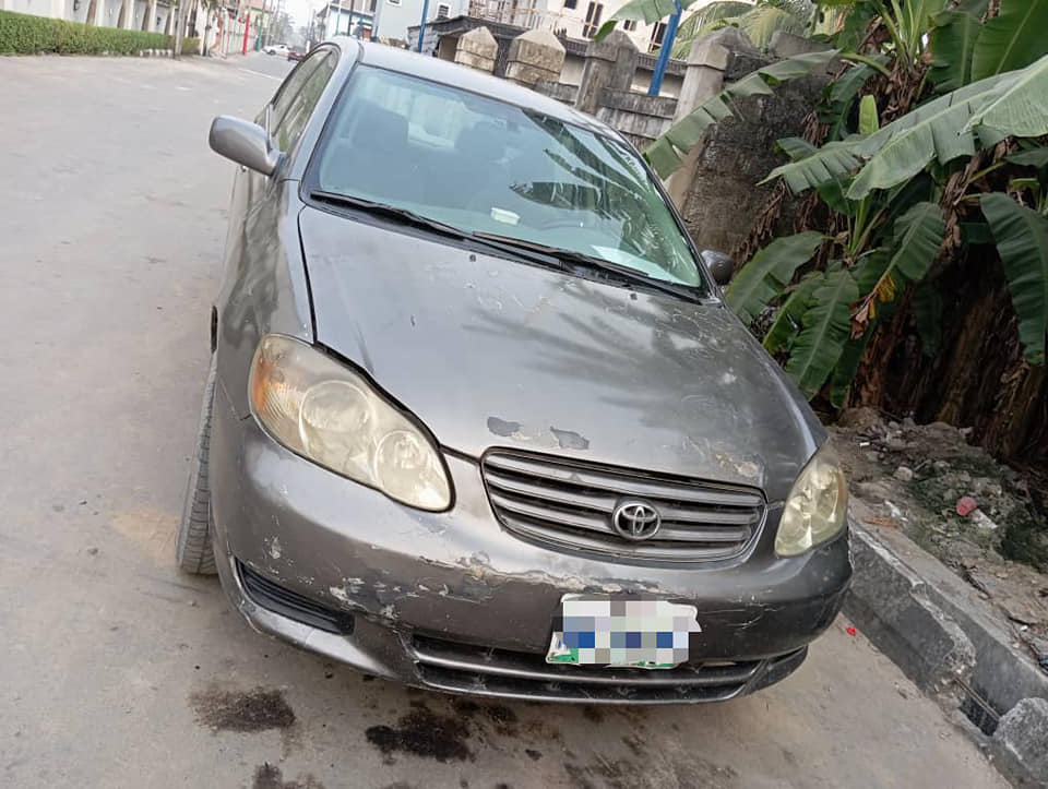 A picture of TOYOTA COROLLA 2004