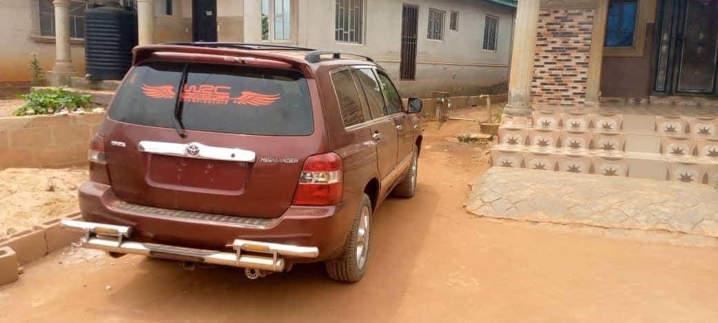 A picture of 03 Toyota Highlander
