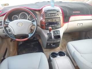 A picture of Toyota sienna 2005 model