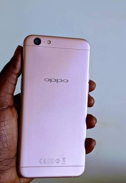 A picture of Oppo 128gb 200k
