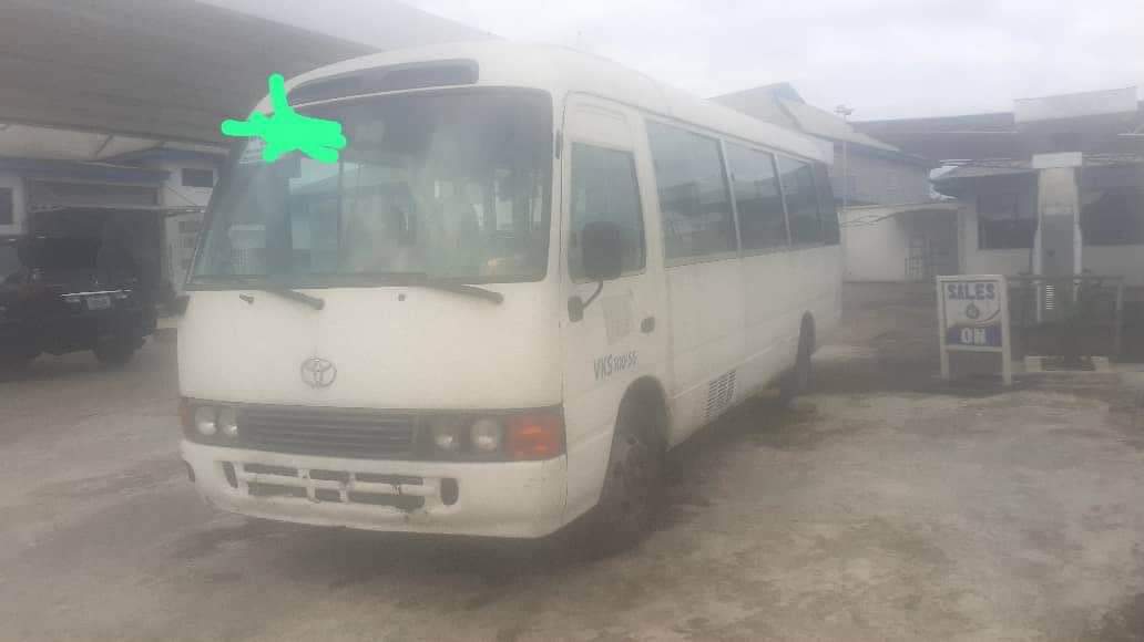 A picture of Toyota costars bus 2000model everything is perfect Ac chiling 15