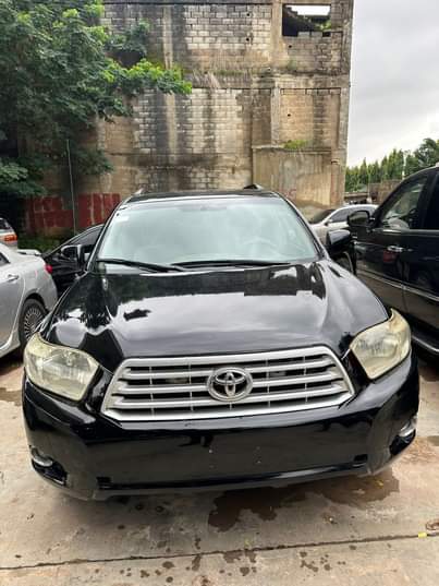 A picture of Clean registered Toyota Highlander 2009 model Price 8 5m Location