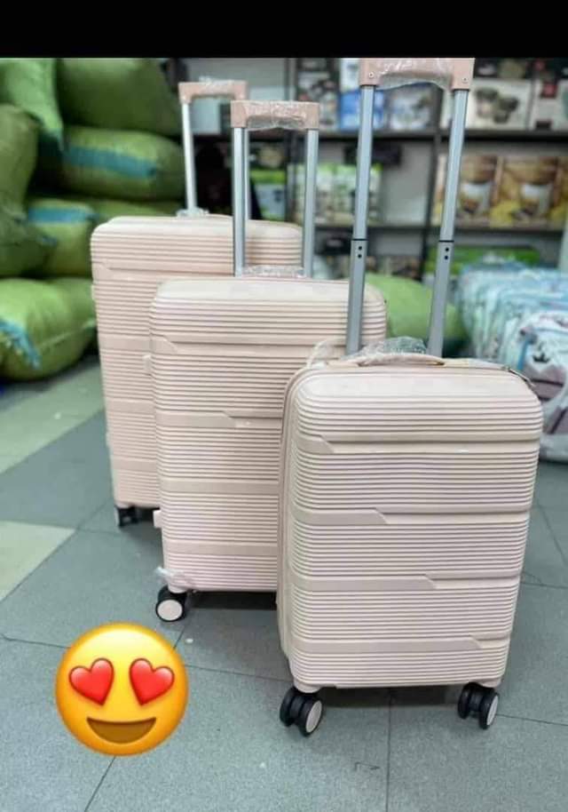A picture of Bag FULLSET pc 3 bei Tsh 185 000