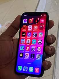 A picture of I phone 11 pro gb 256