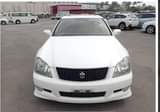 A picture of toyota crown pearly white