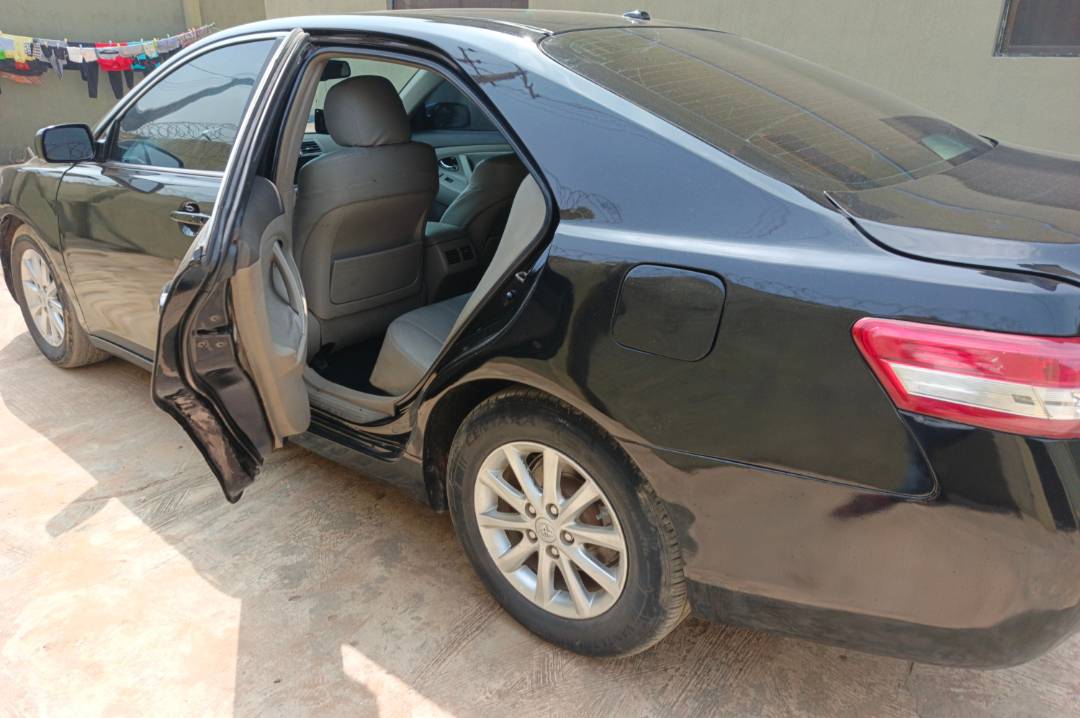 A picture of 011 Toyota camry