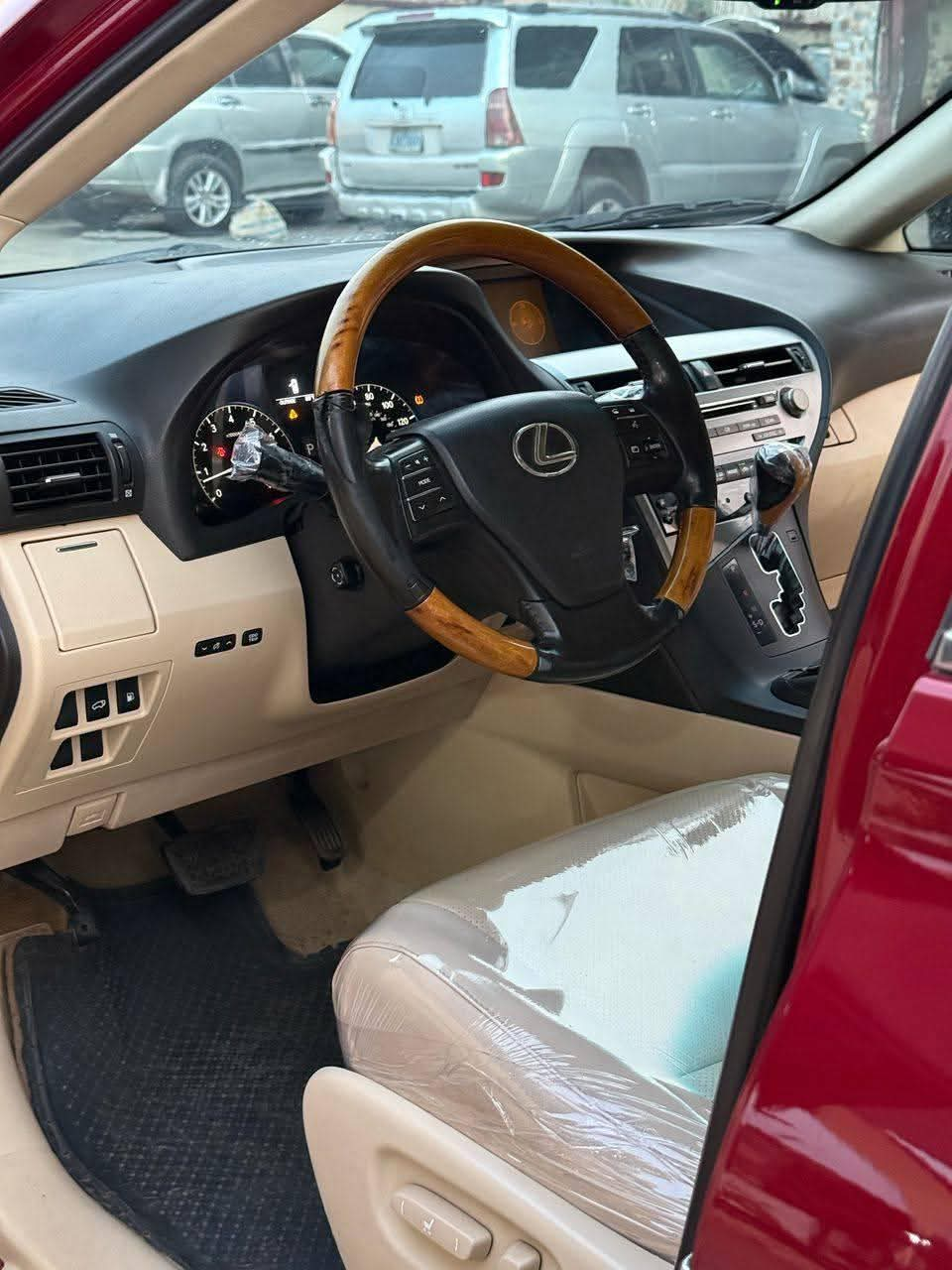 A picture of Foreign used Lexus Rx 350 010