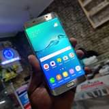A picture of Samsung Galaxy S6 edge plus slightly cracked 4gb ram 32gb