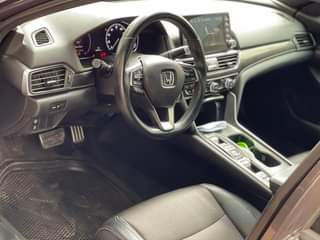 A picture of Honda Accord 18