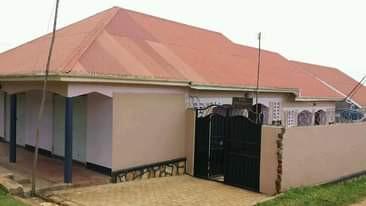 A picture of 6 units double units with 2 shops for sale at