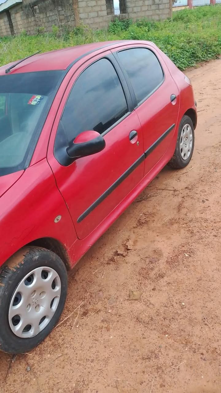 A picture of 2005 Peugeot 206