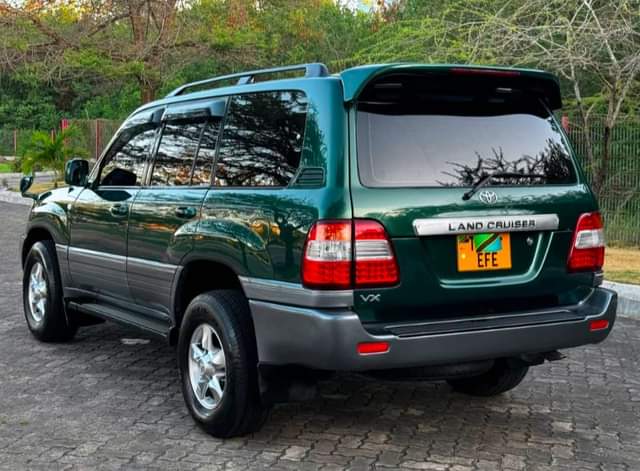A picture of TOYOTA LAND CRUISER VX