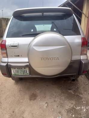 A picture of Toyota RAV4 04 model baked on first body engine and