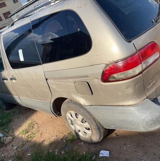 A picture of Toyota Sienna 02