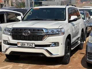 A picture of TOYOTA LAND CRUISER V8 Petrol Engine Cream Interior 165 Millions