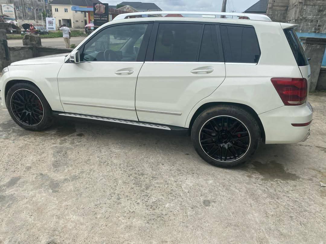 A picture of 2009 Mercedes Benz 2012 glk