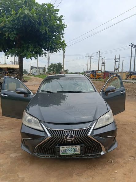A picture of Used 2008 Lexus Es350 Thumb Start Tapping Engine Baked On
